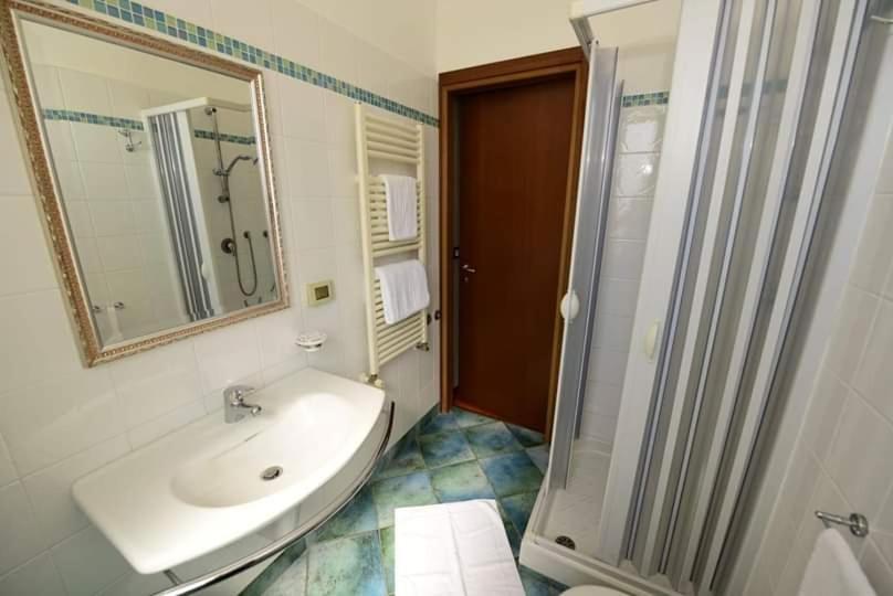 Albergo La Locanda Degli Apolidi Atena Lucana Exterior foto